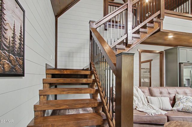 1756 Stinnett Road, Sevierville, TN 37876