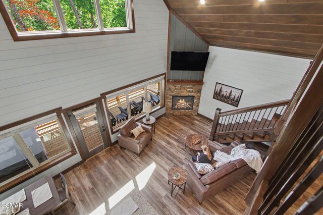 1756 Stinnett Road, Sevierville, TN 37876