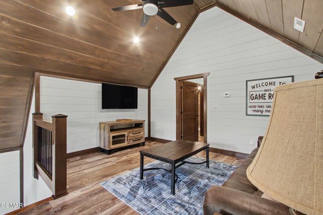 1756 Stinnett Road, Sevierville, TN 37876