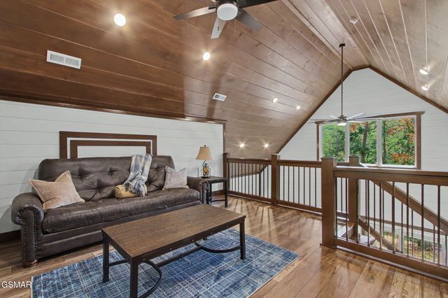 1756 Stinnett Road, Sevierville, TN 37876