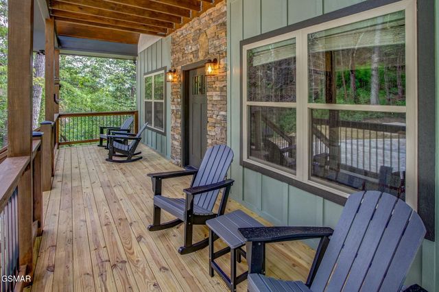 1756 Stinnett Road, Sevierville, TN 37876