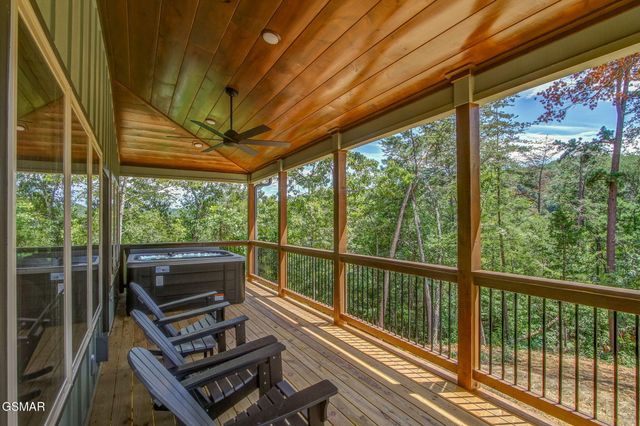 1756 Stinnett Road, Sevierville, TN 37876