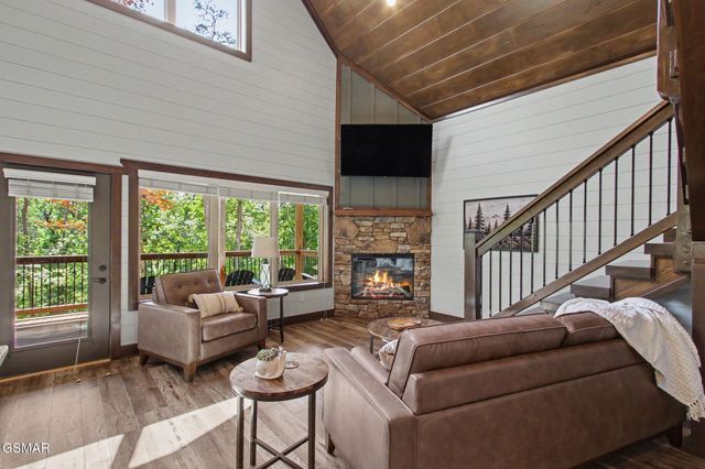 1756 Stinnett Road, Sevierville, TN 37876
