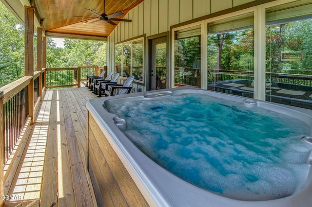 1756 Stinnett Road, Sevierville, TN 37876