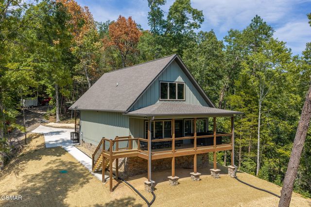 1756 Stinnett Road, Sevierville, TN 37876