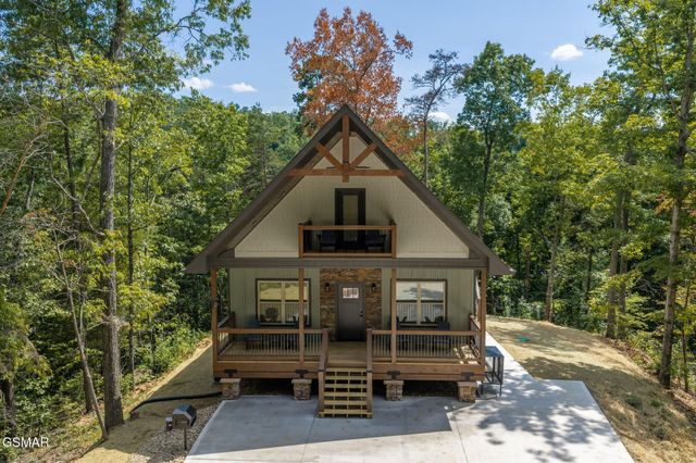 1756 Stinnett Road, Sevierville, TN 37876