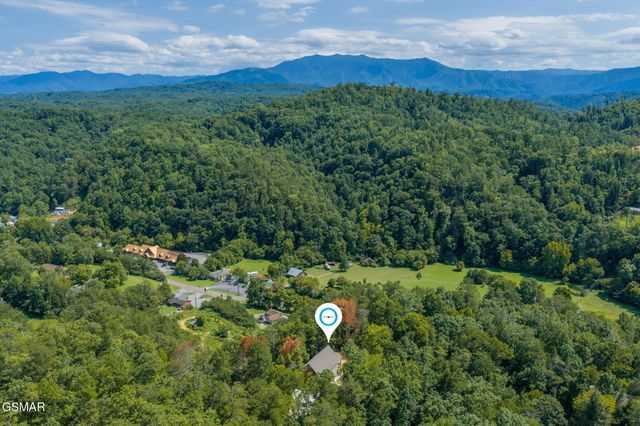 1756 Stinnett Road, Sevierville, TN 37876