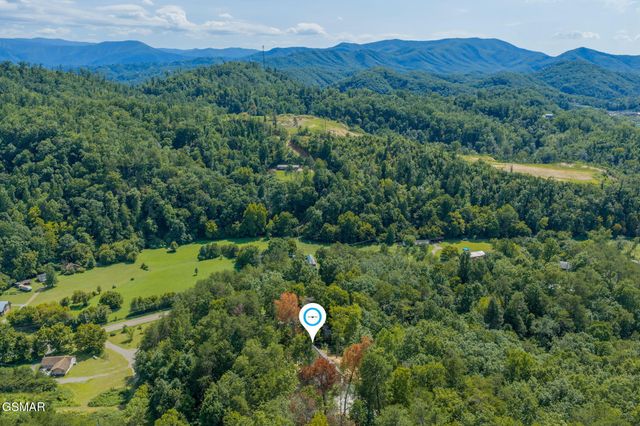 1756 Stinnett Road, Sevierville, TN 37876