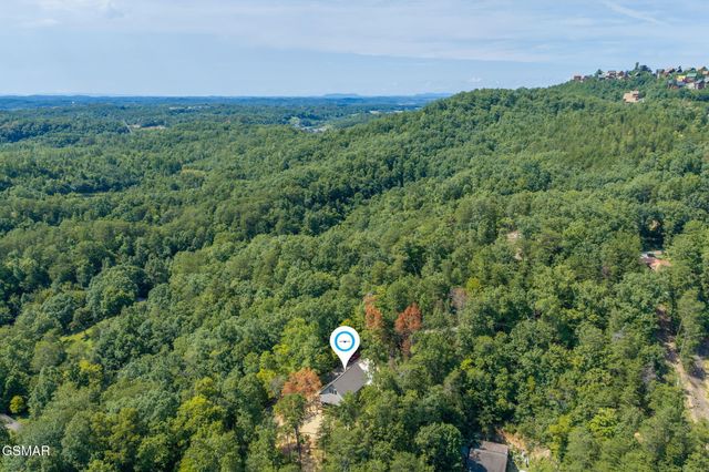 1756 Stinnett Road, Sevierville, TN 37876