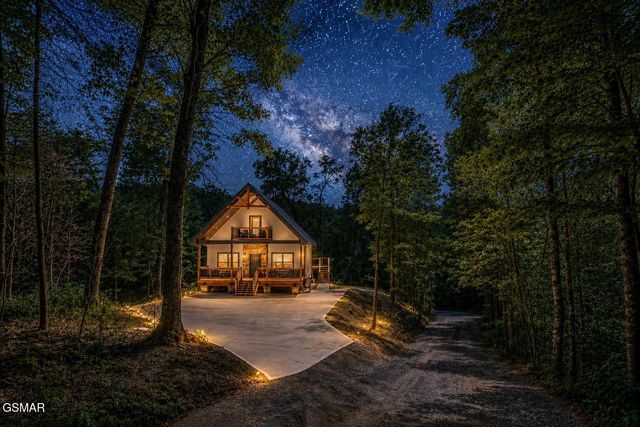 1756 Stinnett Road, Sevierville, TN 37876