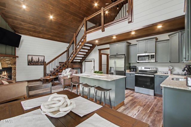 1756 Stinnett Road, Sevierville, TN 37876