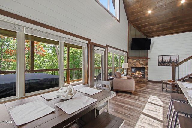 1756 Stinnett Road, Sevierville, TN 37876