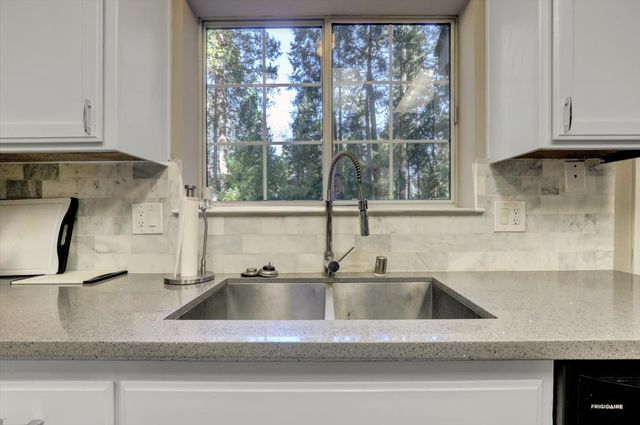 13202 Quaker Hill Cross, Nevada City, CA 95959