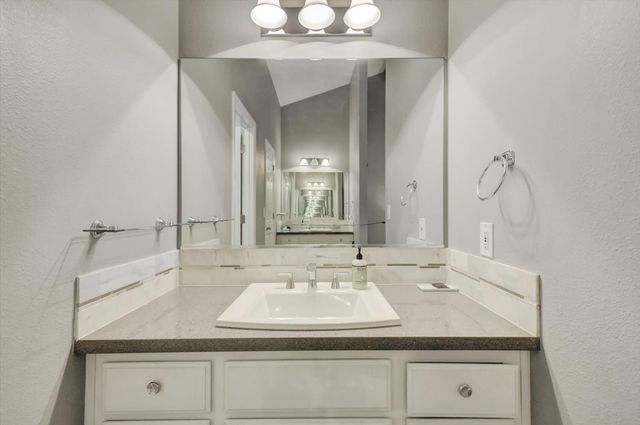 13202 Quaker Hill Cross, Nevada City, CA 95959