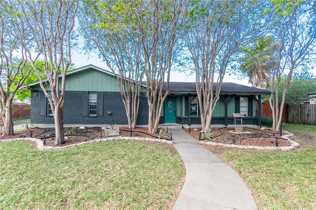 1815 Live Oak Dr, Portland, TX 78374