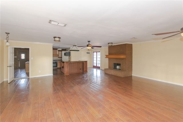 1815 Live Oak Dr, Portland, TX 78374