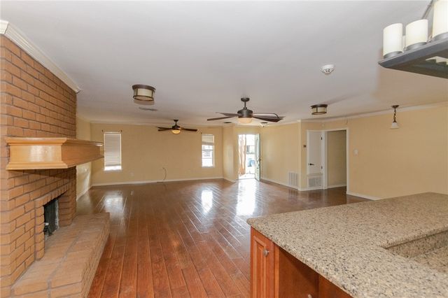 1815 Live Oak Dr, Portland, TX 78374