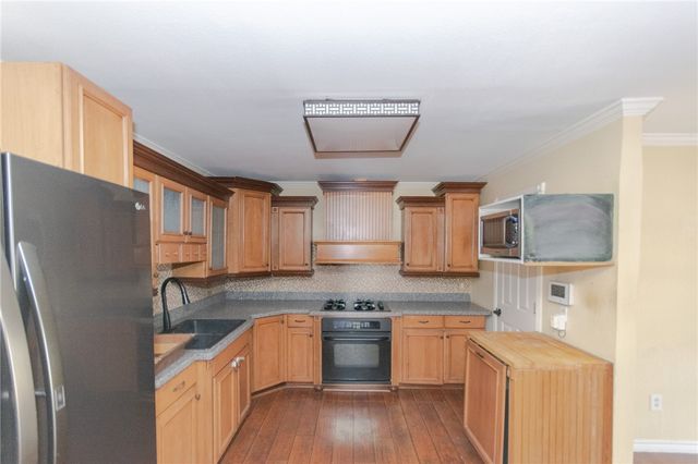 1815 Live Oak Dr, Portland, TX 78374
