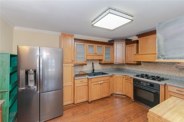 1815 Live Oak Dr, Portland, TX 78374
