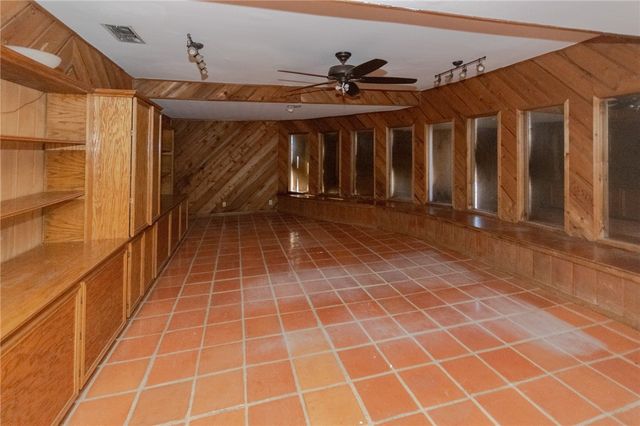 1815 Live Oak Dr, Portland, TX 78374