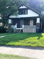 3909 Chestnut Avenue, Kansas City, MO 64130