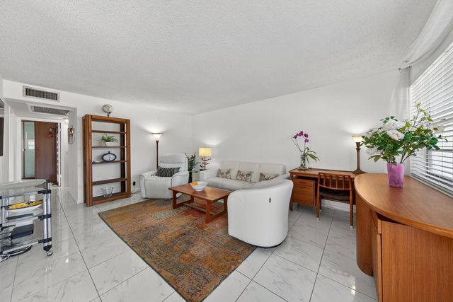 21 Harwood B, Deerfield Beach, FL 33442