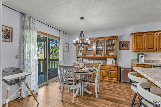 1579 SW Cheyenne Hills RD, Topeka, KS 66604