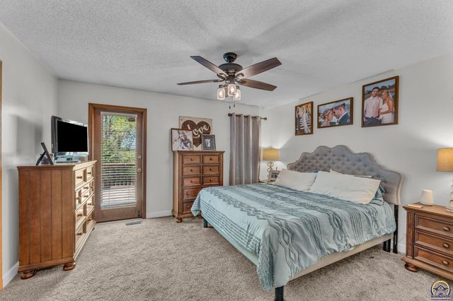 1579 SW Cheyenne Hills RD, Topeka, KS 66604