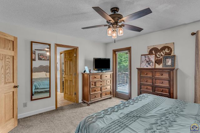 1579 SW Cheyenne Hills RD, Topeka, KS 66604