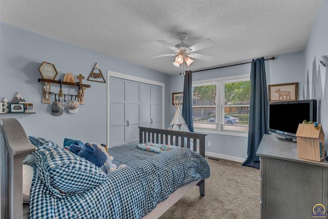 1579 SW Cheyenne Hills RD, Topeka, KS 66604