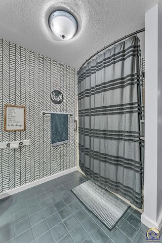 1579 SW Cheyenne Hills RD, Topeka, KS 66604