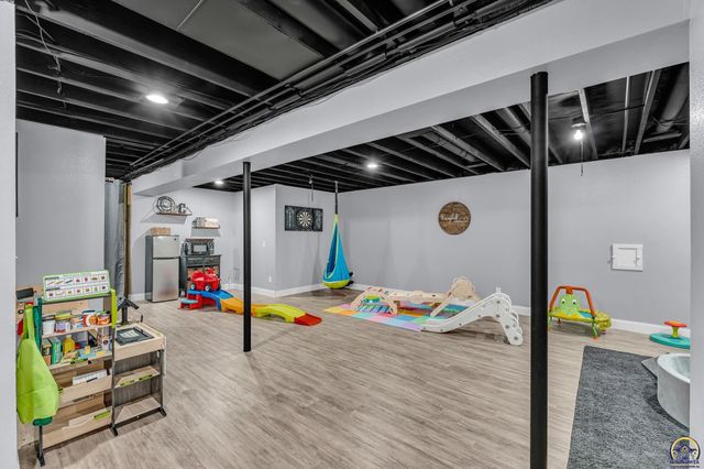 1579 SW Cheyenne Hills RD, Topeka, KS 66604