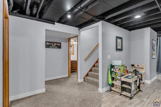 1579 SW Cheyenne Hills RD, Topeka, KS 66604
