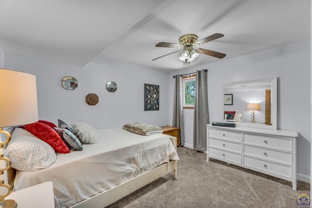 1579 SW Cheyenne Hills RD, Topeka, KS 66604
