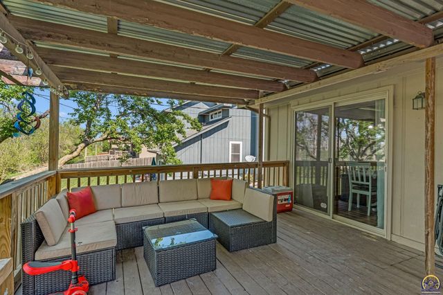 1579 SW Cheyenne Hills RD, Topeka, KS 66604