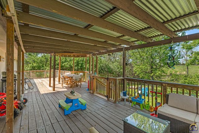 1579 SW Cheyenne Hills RD, Topeka, KS 66604