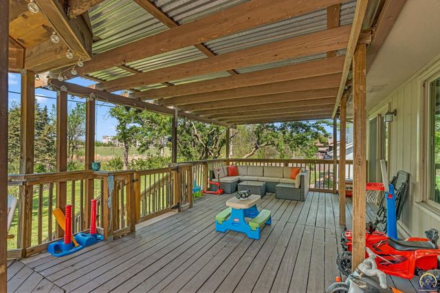 1579 SW Cheyenne Hills RD, Topeka, KS 66604