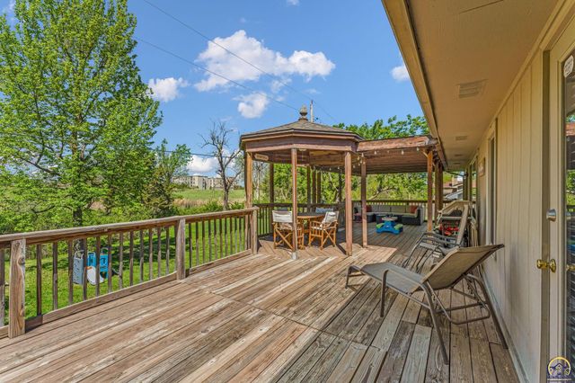1579 SW Cheyenne Hills RD, Topeka, KS 66604