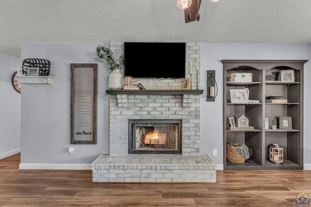 1579 SW Cheyenne Hills RD, Topeka, KS 66604