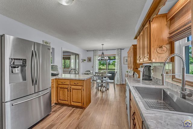 1579 SW Cheyenne Hills RD, Topeka, KS 66604