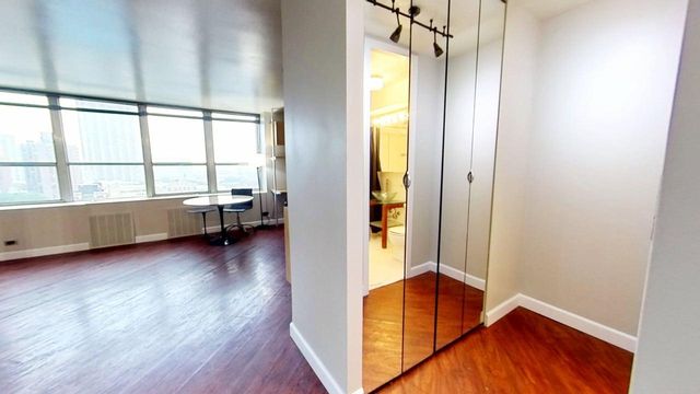 655 W Irving Park Road 1209, Chicago, IL 60613
