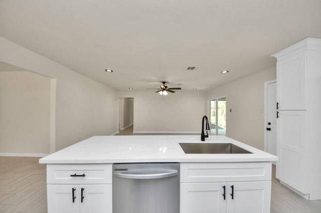 5619 Newquay Street, Houston, TX 77085