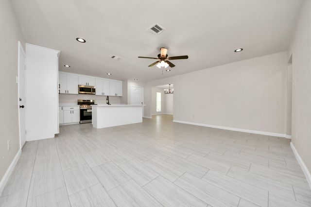 5619 Newquay Street, Houston, TX 77085