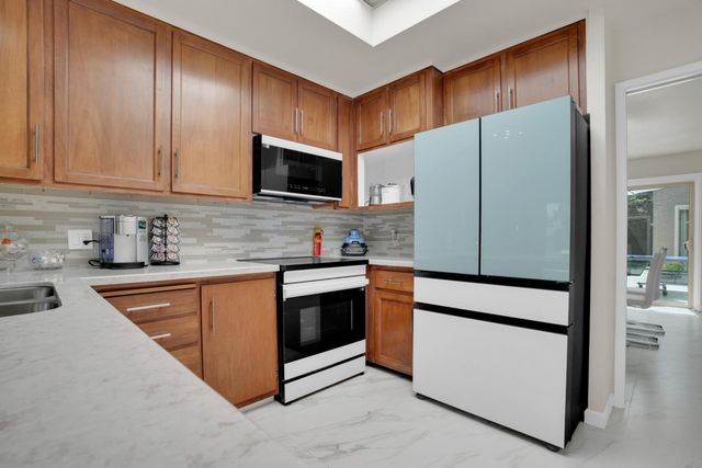 6428 Embarcadero Dr, Stockton, CA 95219