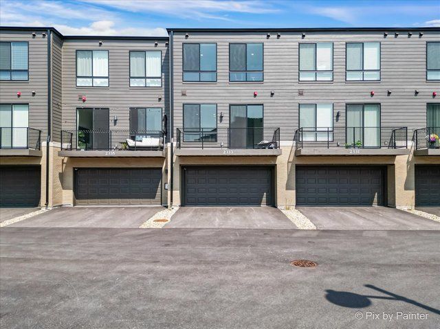 2333 Alumni Drive, Schaumburg, IL 60173