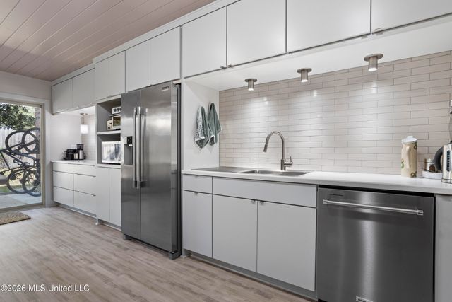 527 Front Beach Drive, 20, Ocean Springs, MS 39564