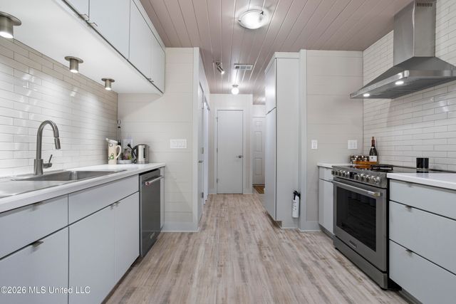 527 Front Beach Drive, 20, Ocean Springs, MS 39564