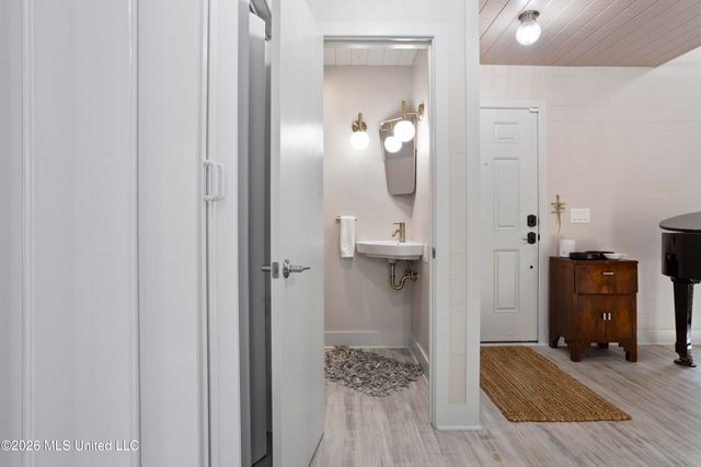 527 Front Beach Drive, 20, Ocean Springs, MS 39564