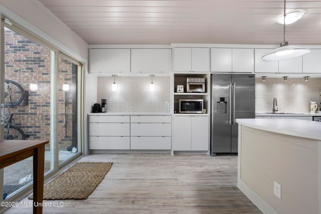 527 Front Beach Drive, 20, Ocean Springs, MS 39564