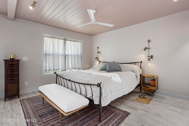 527 Front Beach Drive, 20, Ocean Springs, MS 39564